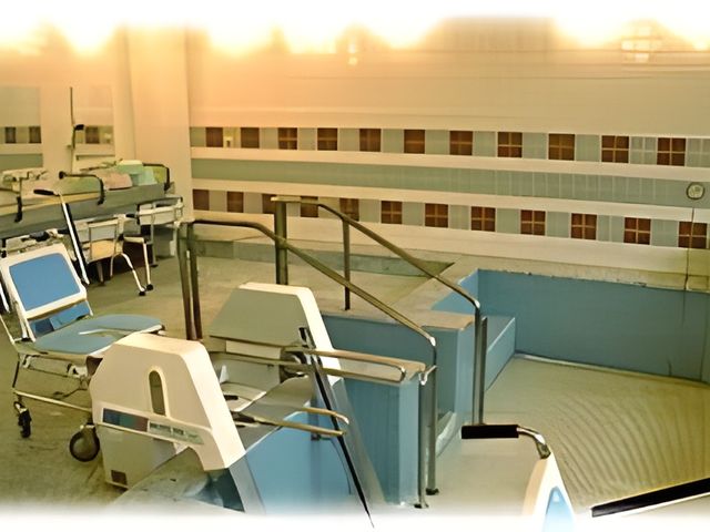 リフトのある浴室 浴室 リフト付きの浴室で、入浴補助がスムーズに行えます。清潔感あふれる環境です。