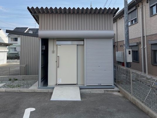 建物正面の外観  