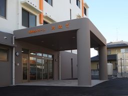清潔感のある建物エントランス