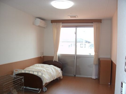 明るい個室の居室