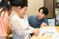 スタッフと入居者の談笑  