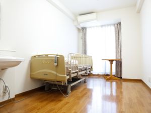 明るい個室の居室