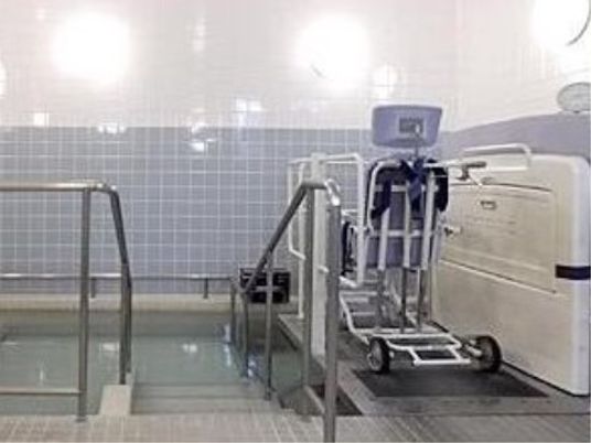 バリアフリー設計の浴室