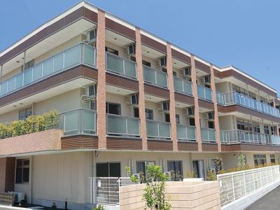 明るい外観の居宅