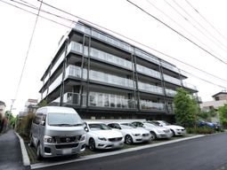 多階層モダン建築