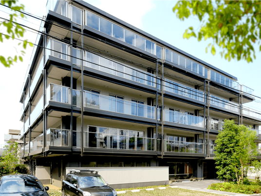 モダンな外観の建物  