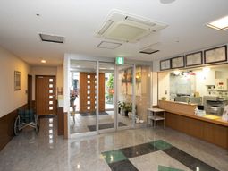 明るいエントランスホール