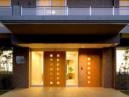 暖かい光のエントランス