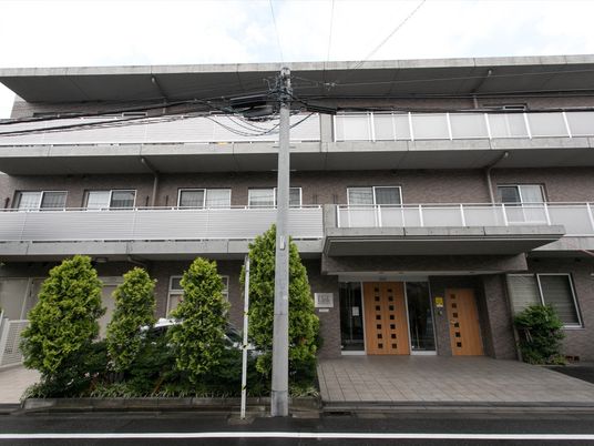 モダンな建物の外観