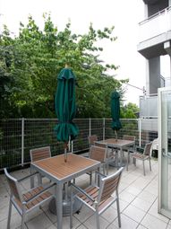 テラスのテーブルと椅子