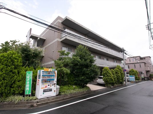 多層建物の外観
