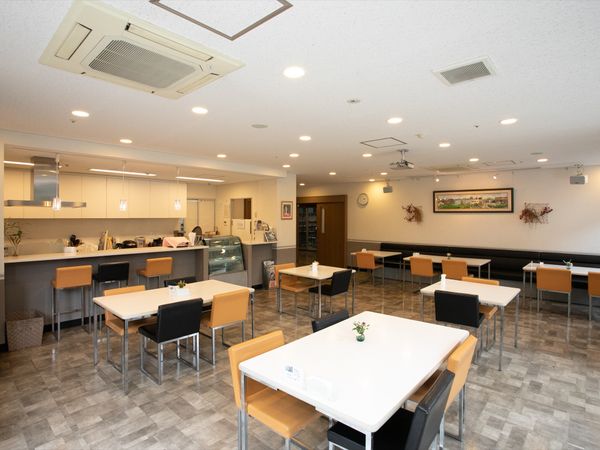 明るいダイニングスペース