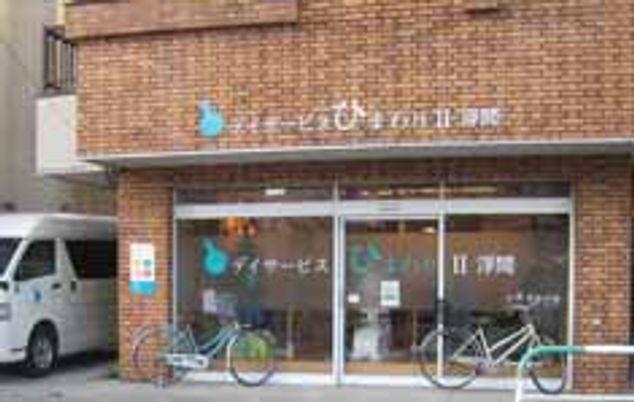 施設外観の看板