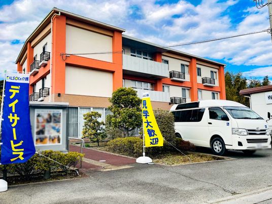 立派な建物の外観