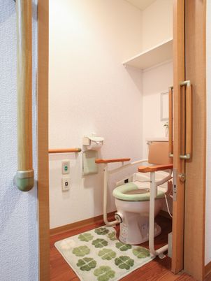 バリアフリー対応のトイレ