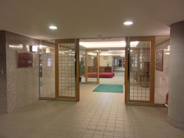 エントランスホール エントランス 広々としたエントランスホールは、清潔感があり、入りやすい雰囲気になっています。
