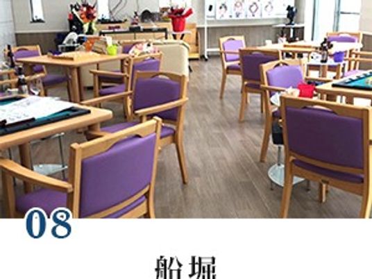 明るい食堂の船堀  
