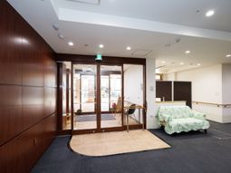 エントランスの明るい空間