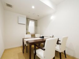 清潔なダイニングスペース