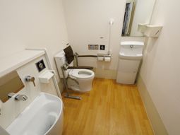 清潔な洗面トイレ空間