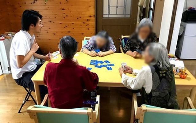 カードゲームを楽しむ空間
