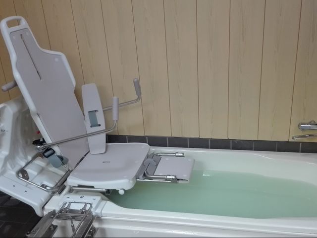 快適な浴室設備 浴室 バリアフリー設計の浴室で、安全に入浴できます。快適な介護を支える充実の設備です。