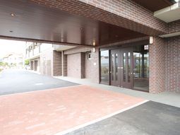赤レンガ造りのエントランス