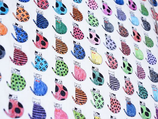  カラフルな猫柄布地 