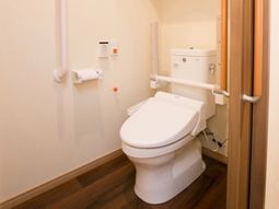 バリアフリー設計のトイレ