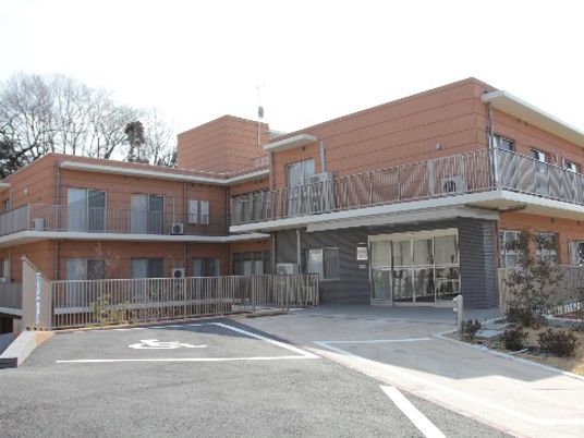 広々とした建物の外観