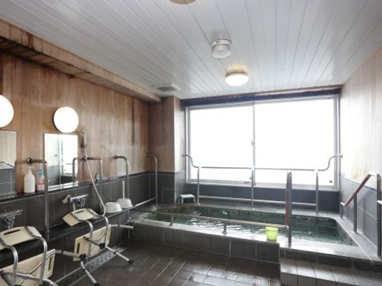 広々とした浴室設備