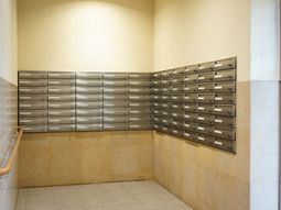 管理された郵便受けエリア