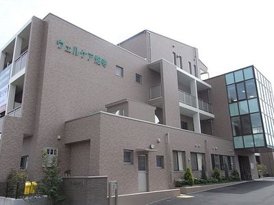 近代的な外観の建物
