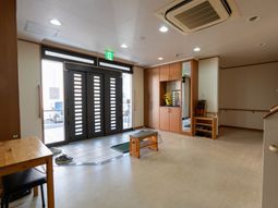 開放的なエントランス