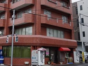 レンガ造りの建物外観