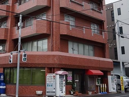 レンガ造りの建物外観