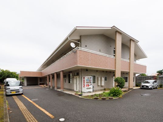 施設の外観と周辺