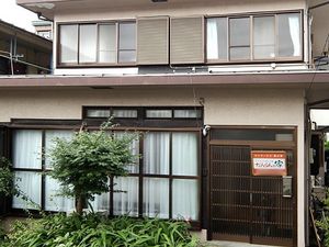 植物のある建物外観