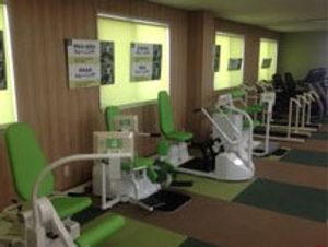 訓練器具が並ぶ部屋