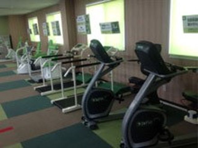 多機能機械の部屋 ジム 多様な運動機器が揃っています。体を動かすのに最適な環境で、心地よくトレーニングできます。