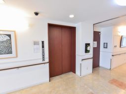 清潔感のあるエレベーターホール