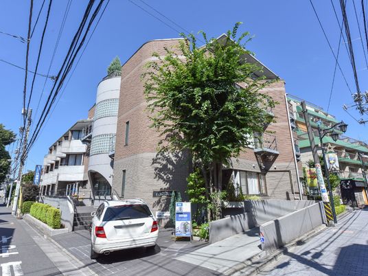 多階建ての建物外観