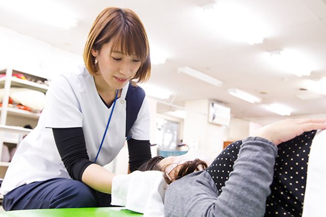和やかな様子の機能訓練室