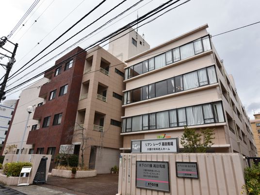 多階層の建物外観
