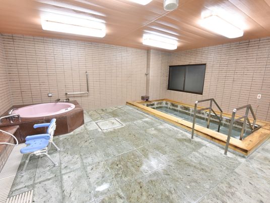 広々とした清潔な浴室