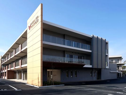 モダンな建物の外観  