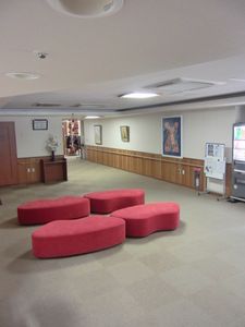 現代的な設備の廊下