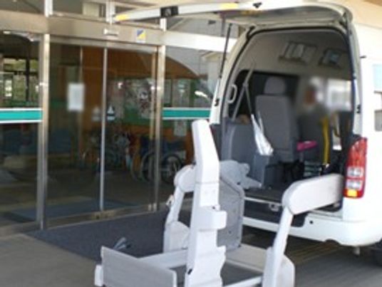 送迎車のエントランス  