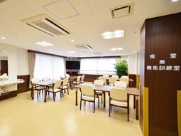 清潔感のある食堂空間