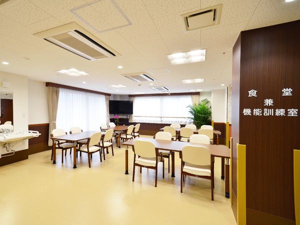 清潔感のある食堂空間
